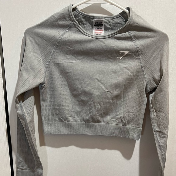 Gymshark Tops - Gymshark cropped long sleeve top